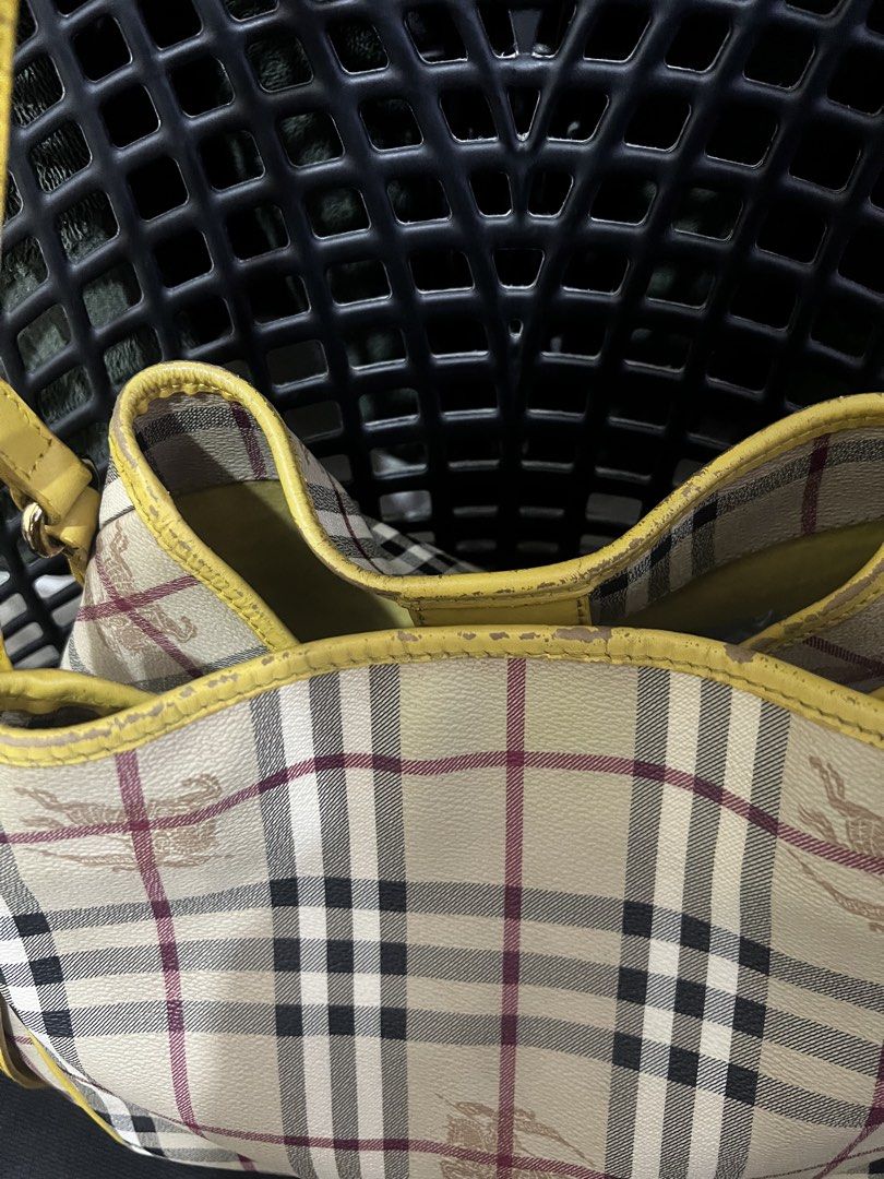 Burberry canterbury tote bag (Category: Tote Bags) located in Valenzuela. Submitted by dianzskiyo (Listing ID 1460801043, Image 2). Description: 📍SELF - AUTHENTICATION📍 LOCATION : VALENZUELA 🎀AVAILABLE! SOLD ITEMS ARE MARKED OR DELETED🎀 Preloved Burberry Canterbury tote bag (MEDIUM) 📍 what you see is what you get 📍 Managed ur expectation - this is preloved 📍 Slightly negotiable 📍 All details were already posted (pls check photos para iwas