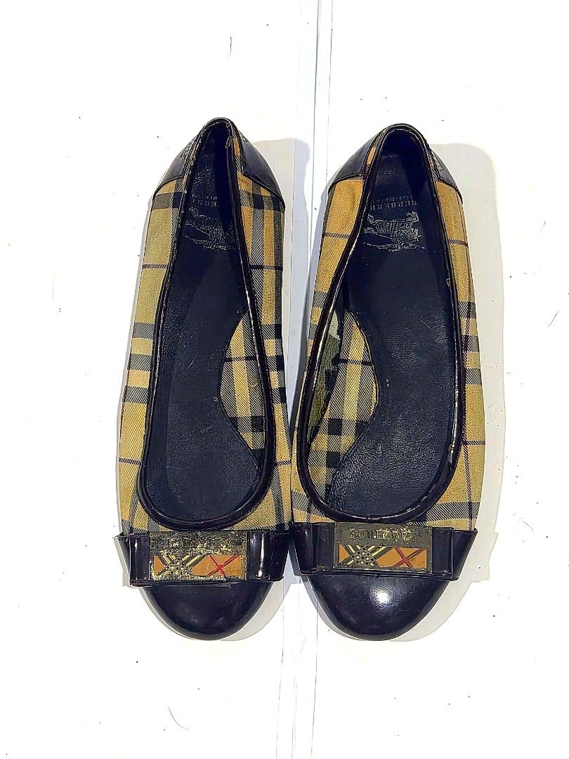 Burberry Nova Check Ballet Flats 7M (Category: Flats & Sandals) located in Antipolo. Submitted by saribymonica (Listing ID 1460899834, Image 1). Description: - Classic Burberry flats - Iconic nova check pattern - Patent toe cap with bow detail - Soles show some wear - Inner lining has some tearing - Great for everyday wear.