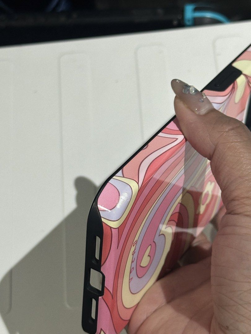 Burga Roller Disco Iphone 14 Pro Max (Category: Cases & Sleeves) located in Quezon City. Submitted by shopalmostfriday (Listing ID 1460873083, Image 3). Description: No canvas pouch For IPHONE 14 PRO MAX With scratches See other photos Tough NO MAGSAFE Reason for selling: nag-upgrade na me.