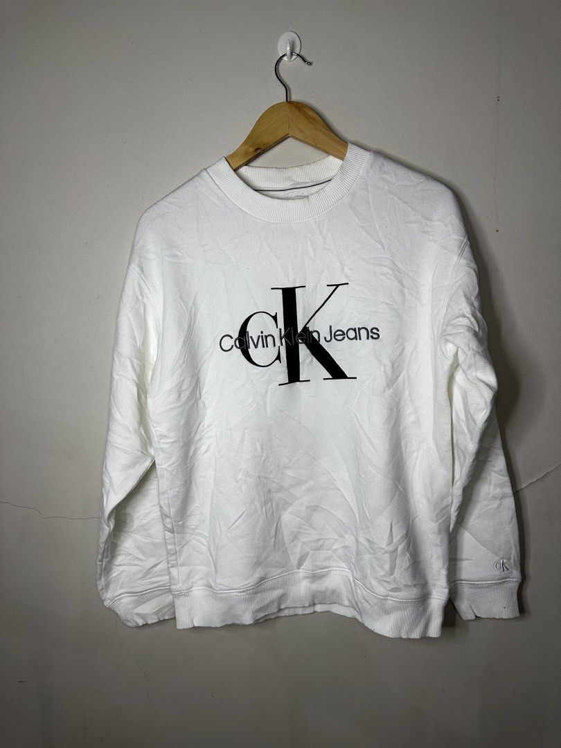 CALVIN KLEIN (Category: Coats, Jackets and Outerwear) located in Molave. Submitted by thriftmate13 (Listing ID 1460718468, Image 1). Description: .