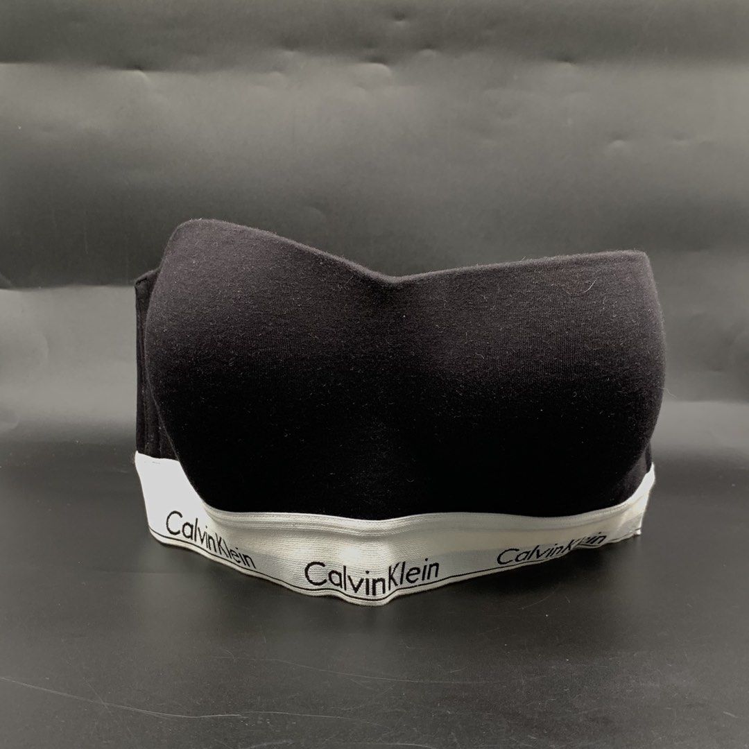 Calvin Klein Bralette (Category: Activewear) located in Marikina City. Submitted by shoepairfly (Listing ID 1460832291, Image 3). Description: Calvin Klein Bralette Size M issue: no strap •cotton modal blend •soft moulded cups •Calvin Klein signature elastic trims Shape •fits true to size Composition & Care 53% cotton, 35% modal, 12% elastane.