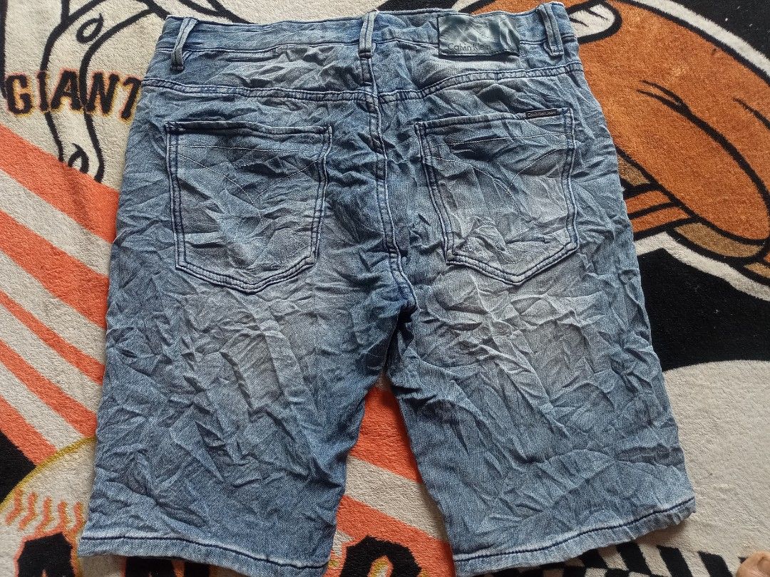 Calvin Klein Jorts (Category: Shorts) located in Castilla. Submitted by stignapamorma (Listing ID 1460835974, Image 1). Description: Branded Thrifted Jorts Size - 31x20 Condition - Excellent Color Rate - 9/10 Issue - None Price - 500+SF.