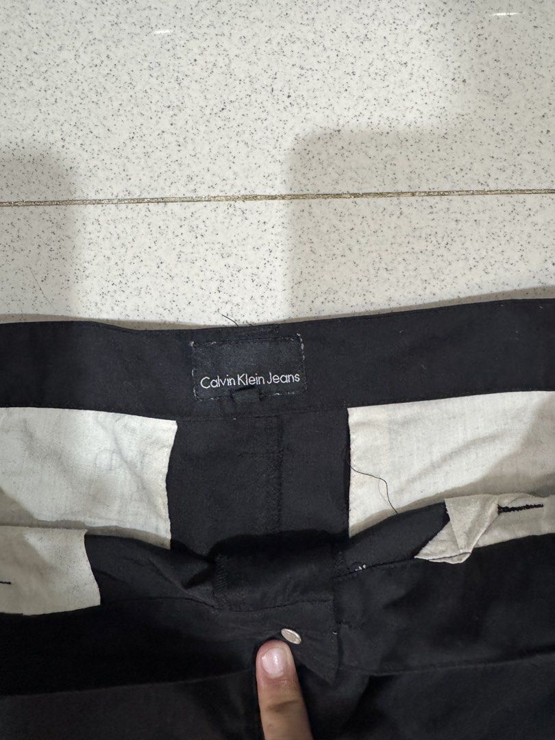 CALVIN KLEIN shorts (Category: Shorts) located in Cagayan de Oro. Submitted by thriftcgyph (Listing ID 1460803908, Image 2). Description: CALVIN KLEIN ₱300 NO ISSUE COLOE RATE: 8/10 XL SIZE ON TAG L: 23 W: 32.
