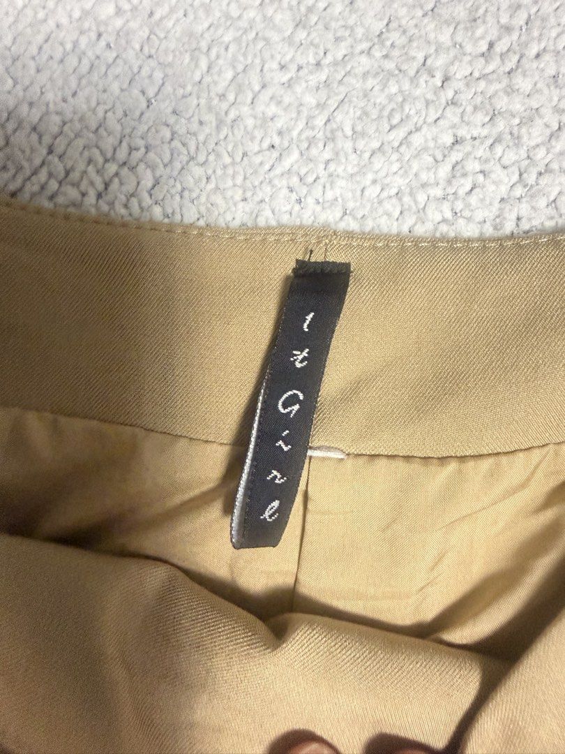 camel-colored crop top and pleated skirt coord set (Category: Sets or Coordinates) located in Quezon City. Submitted by dorkyshoppy (Listing ID 1460901331, Image 2). Description: -One button Missing. Bottom button -Used once.