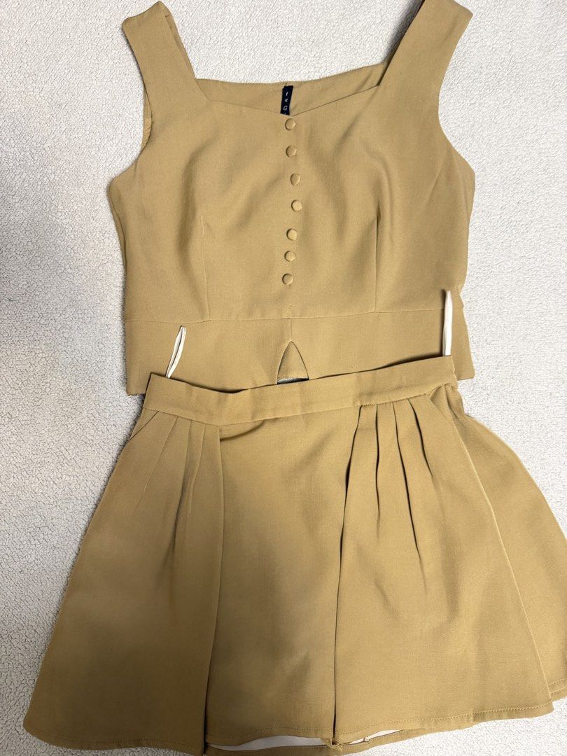 camel-colored crop top and pleated skirt coord set (Category: Sets or Coordinates) located in Quezon City. Submitted by dorkyshoppy (Listing ID 1460901331, Image 1). Description: -One button Missing. Bottom button -Used once.