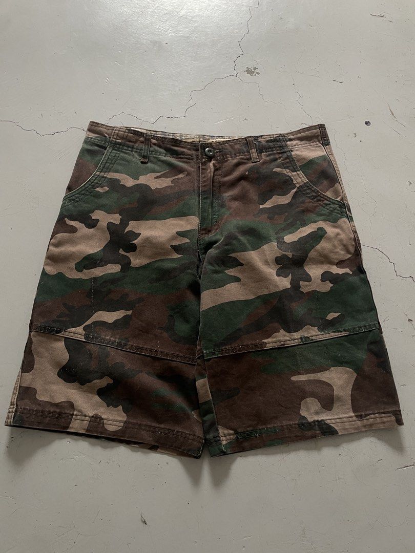 Camo Jorts (Category: Shorts) located in Angono. Submitted by i.prayweprosper (Listing ID 1460745522, Image 1). Description: Camo Jorts 34" x 22" 14" Thighs 12" Hem Issue: Removed side pockets, sign of usage ₱400 nego.