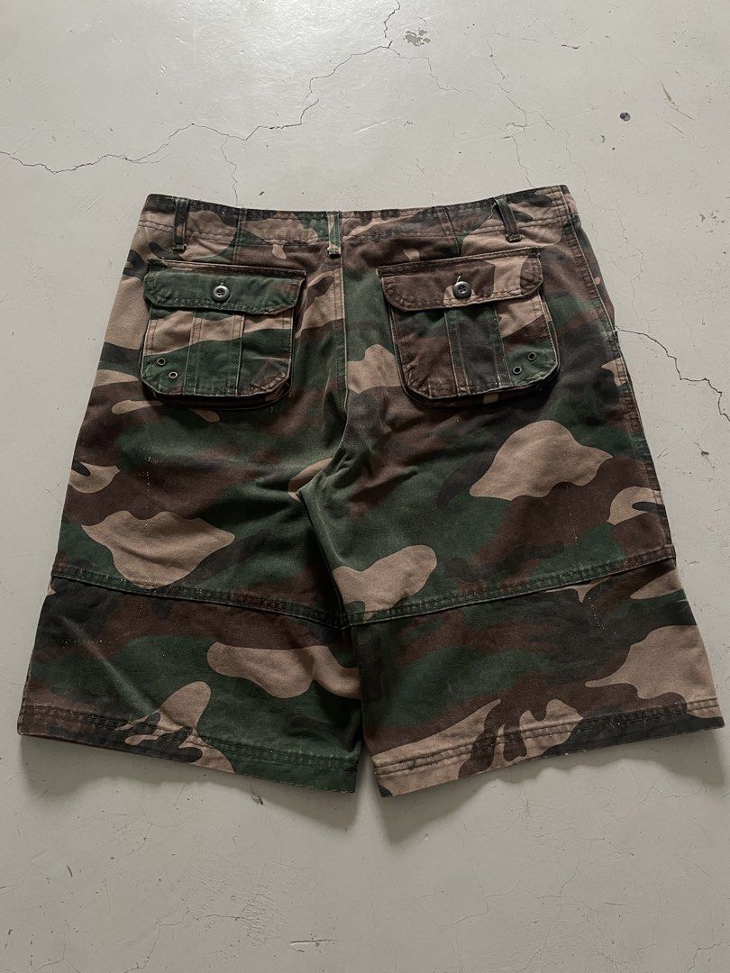 Camo Jorts (Category: Shorts) located in Angono. Submitted by i.prayweprosper (Listing ID 1460745522, Image 3). Description: Camo Jorts 34" x 22" 14" Thighs 12" Hem Issue: Removed side pockets, sign of usage ₱400 nego.