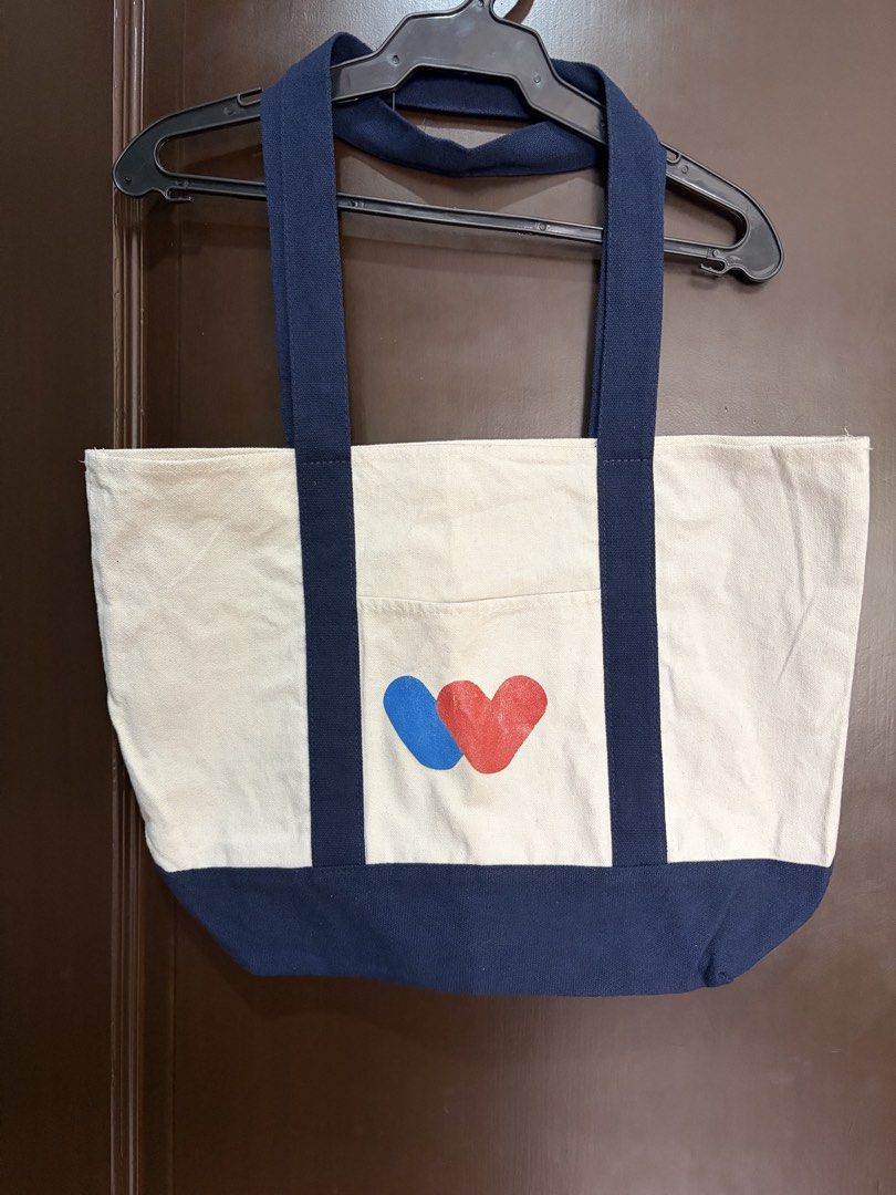 Canvas tote with navy blue piping (Category: Tote Bags) located in Manila. Submitted by urbanwear (Listing ID 1460765772, Image 1). Description: .
