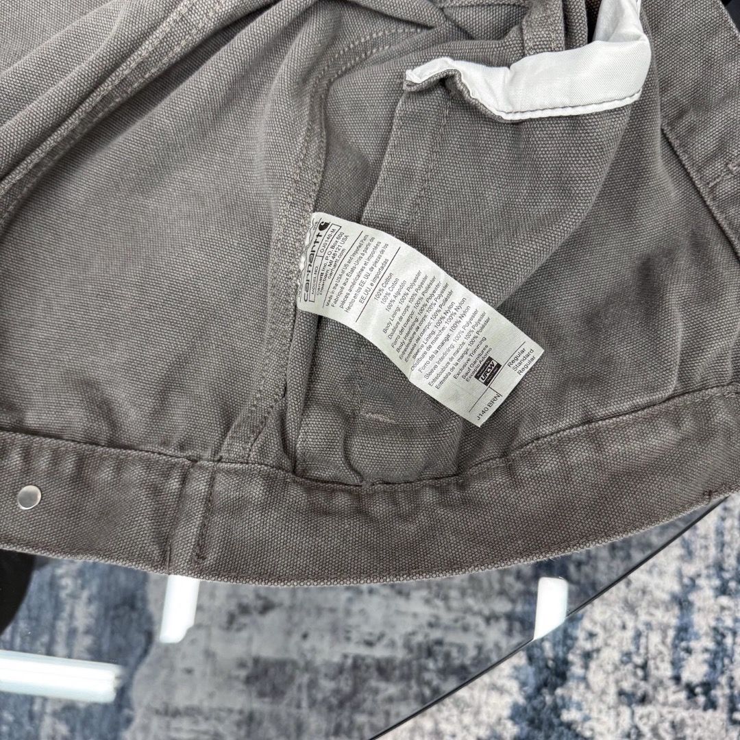 Carhartt jacket 卡哈特工裝夾克外套男女同款 （分類：外套及戶外衣服）位於 Hong Kong。 由 og.studio 提交（商品編號 1460910368，圖片 7）。簡介： 顏色：黑色 灰色 尺碼：s—xl。