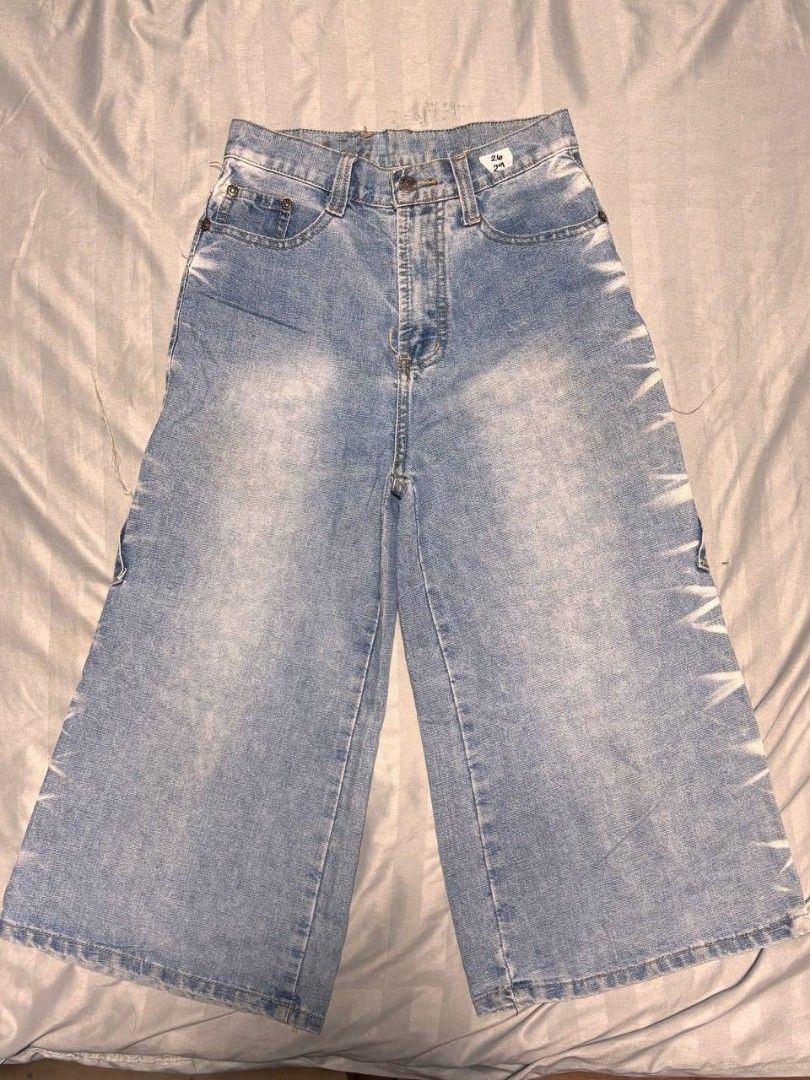 Carpenter Jorts (Category: Jeans) located in Bacoor. Submitted by elioseo (Listing ID 1460900060, Image 1). Description: size 26 length 29 MOP GCASH MOD J&T.