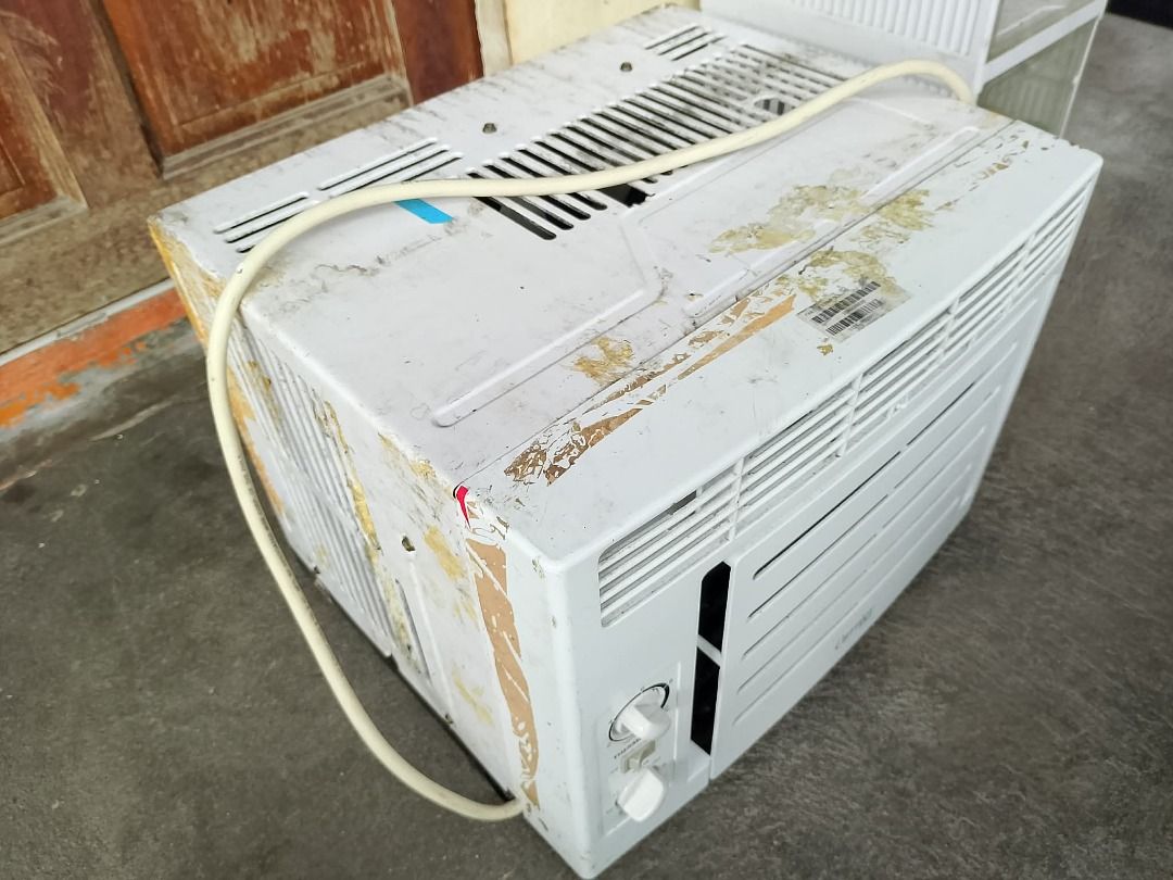 Carrier Window Type Air Conditioner WCARFZ086EC1 (Category: Air Conditioning and Heating) located in Manila. Submitted by jooniewalker (Listing ID 1460824234, Image 2). Description: - Carrier Window Type Air Conditioner - Model: WCARFZ086EC1 - Cooling Capacity: 1.47 kW - Power Source: 230V-60Hz - Refrigerant: R410A/275g - Power Input: 505 W - Condition: Works well, has some cosmetic wear (please check photos). - Ideal for keeping your space cool 
