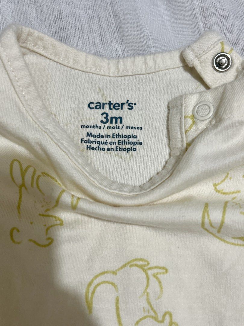 Carter's Baby Bodysuits 3m (2 pcs) (Category: Babies & Kids Fashion) located in Manila. Submitted by myrs23 (Listing ID 1460841782, Image 3). Description: - Set of 2 Carter's baby bodysuits - Size: 3 months - Material: Soft cotton - Sleeve length: Long-sleeved - Features: Easy snap closures at the bottom for diaper changes - Ideal for: Everyday wear, baby shower gifts - Barely used, bought from US but baby had already outgrown it when we got it. 