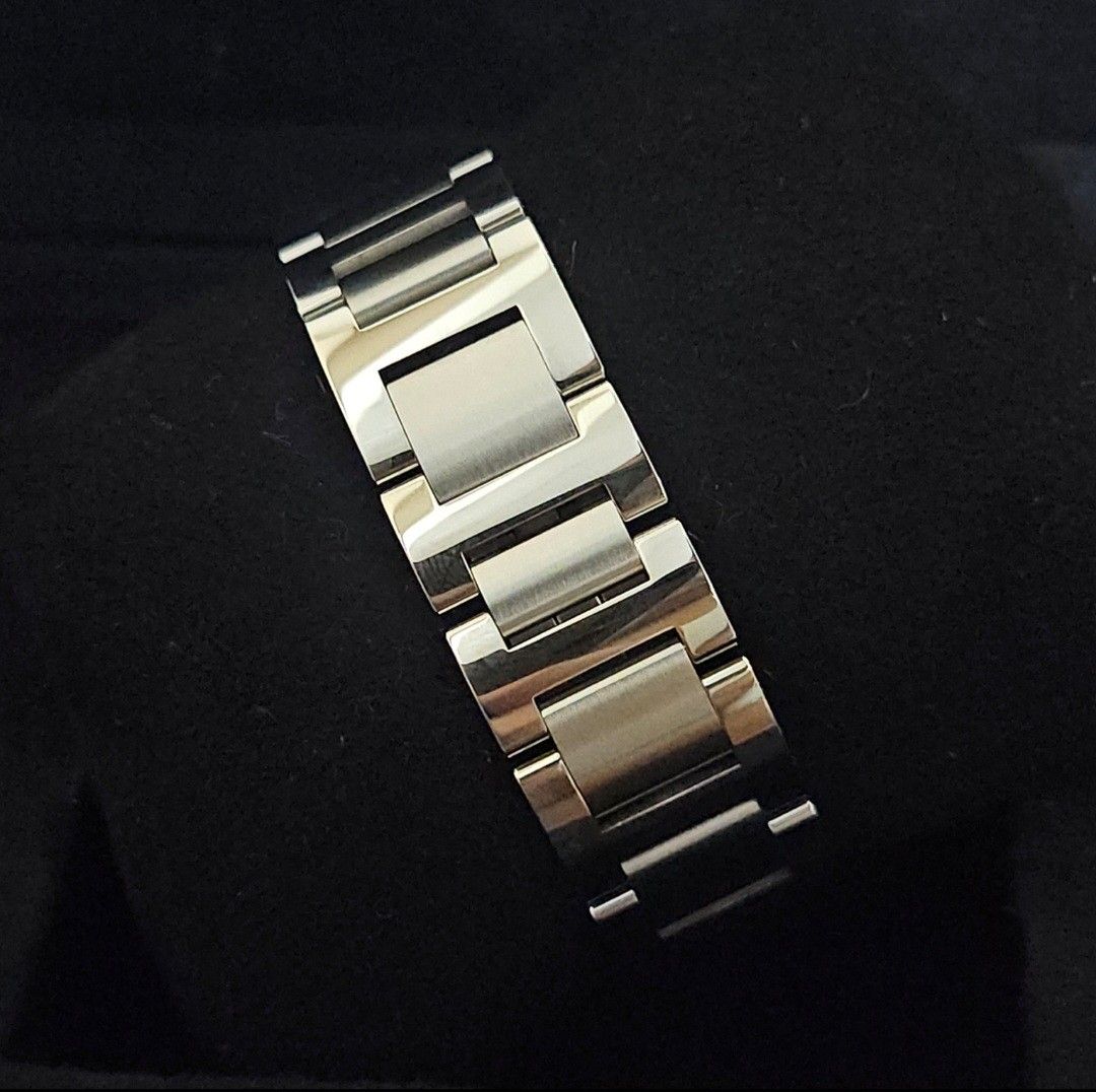 Cartier Ballon Bleu 36mm (Category: Luxury Watches) located in Pasig City. Submitted by edrexrang58452 (Listing ID 1460741170, Image 3). Description: Watch details: - Genuine swiss quartz - Solid stainless steel 316F case material - Solid stainless steel 316F bracelet - Front glass made of Sapphire Crystal with Swiss Grade AR Coat [AF Factory] Pasig📍 Price is negotiable 💸 Meet-up preferred🤝.