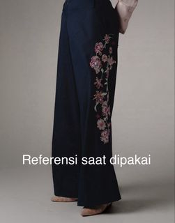 (Kategori: ) berada di . Dikirim oleh ayudiningrat02 (ID iklan 1460816750, Gambar 1). Deskripsi: .