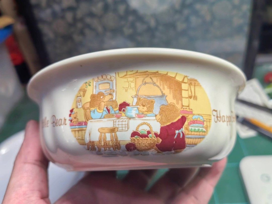 Ceramic Bowls Pair (Category: Other Kitchenware & Tableware) located in Cebu City. Submitted by dudes_villanueva (Listing ID 1460715137, Image 3). Description: 2 pcs Ceramic Bowls In excellent condition — no cracks or chips. Big plain white bowl - 6in diameter x 2in height Small painted bowl - 5in diameter x 2in height.