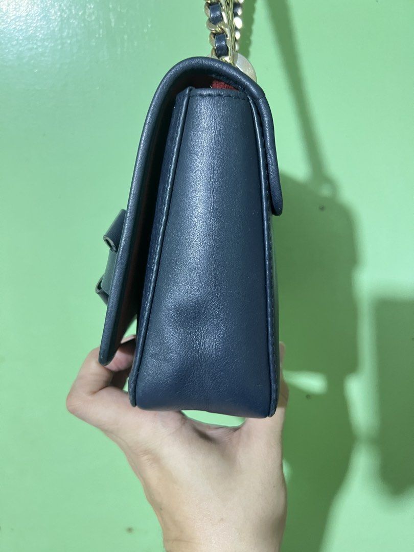 CH Carolina Herrera Bow Flap Bag (Category: Luxury Bags & Wallets) located in Bulacan. Submitted by thriftstationplus (Listing ID 1460815296, Image 3). Description: Carolina Herrera Bag Thrifted Manage your expectations… Selling As Is… Still Presentable… No Return No Refund… Overall condition of Bag is 7/10 Hardware is 6/10 Leather is 7/10 Suede inside 6.5/10 Sturdy and a bit structured… .