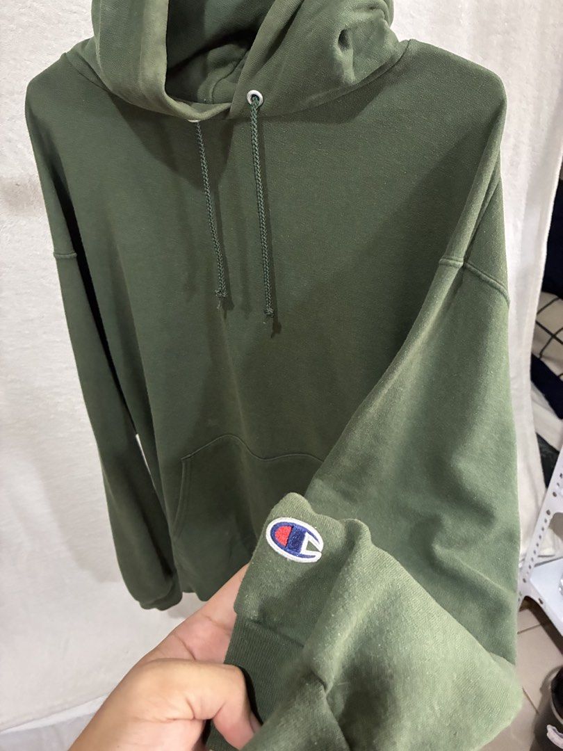 Champion Green Hoodie (Category: Hoodies) located in Paranaque City. Submitted by madane_626 (Listing ID 1460750681, Image 3). Description: - Green Champion hoodie - Features a front pocket - Adjustable drawstring hood - Still very comfortable for daily use.