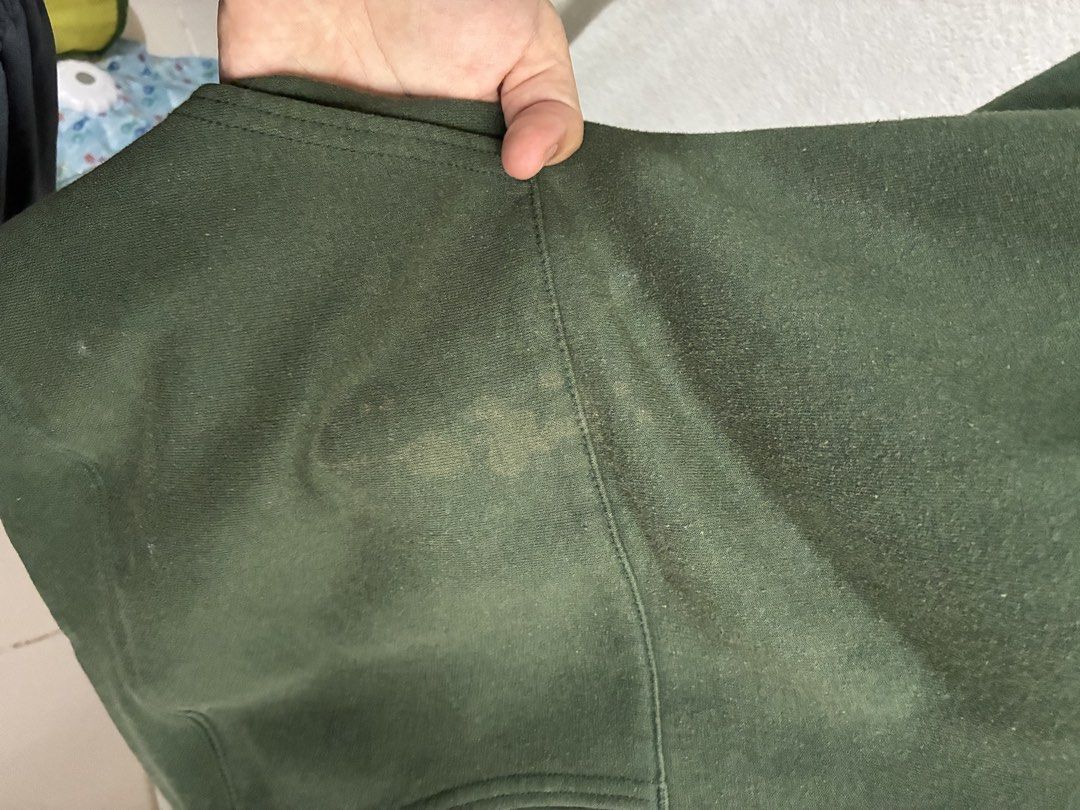 Champion Green Hoodie (Category: Hoodies) located in Paranaque City. Submitted by madane_626 (Listing ID 1460750681, Image 2). Description: - Green Champion hoodie - Features a front pocket - Adjustable drawstring hood - Still very comfortable for daily use.