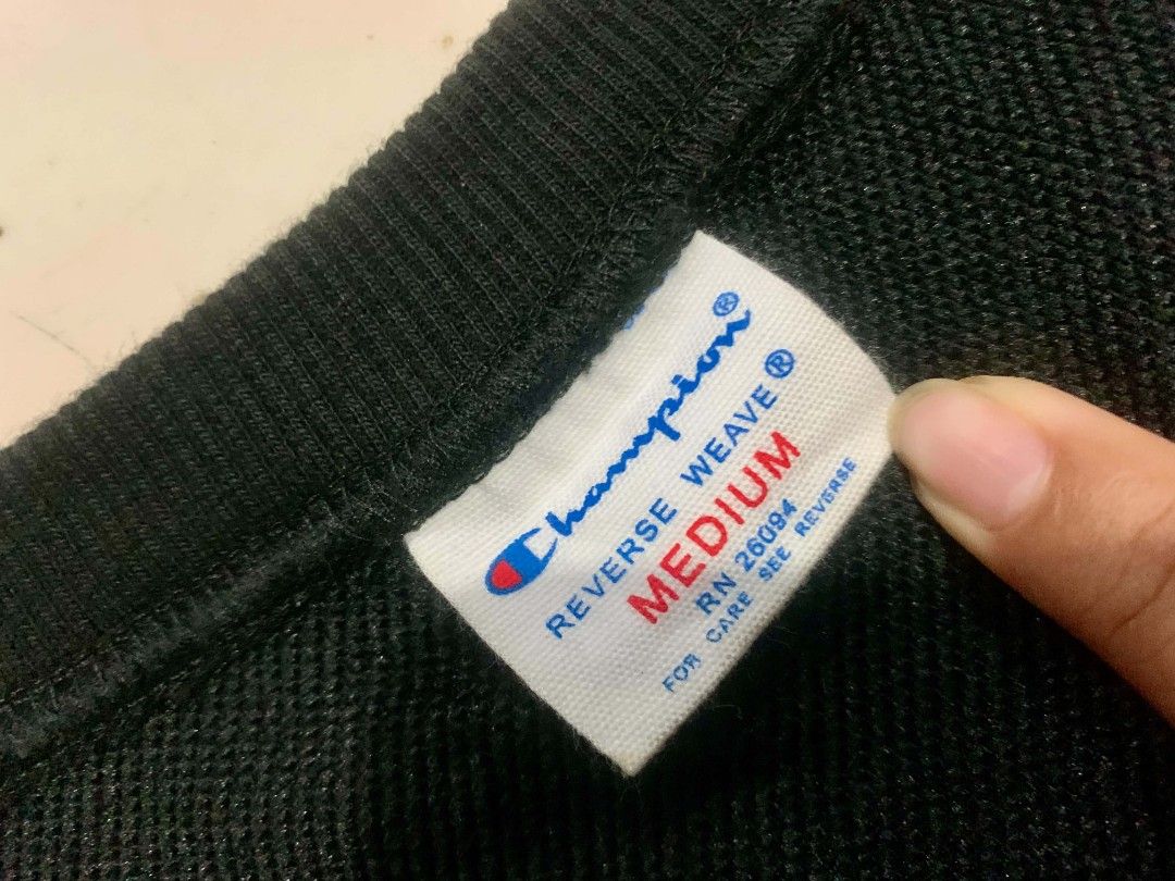 Champion Reverse Weave Black Sweatshirt Medium (Category: Coats, Jackets and Outerwear) located in Caloocan City. Submitted by joshuagual20341 (Listing ID 1460904590, Image 1). Description: - Classic black Champion sweatshirt - Features iconic mint green Champion logo - Made with durable Reverse Weave technology - Tag size: Medium 21/26 - Material: 65% Cotton, 25% Rayon, 10% Tencel - Ideal for casual wear and everyday comfort.