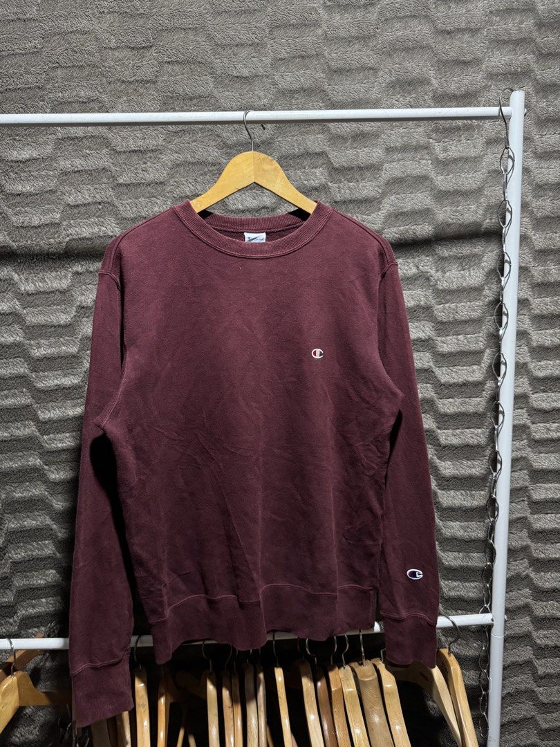 Champion sweatshirt (Category: Hoodies) located in Bulacan. Submitted by OG_Domsthrift (Listing ID 1460718883, Image 1). Description: Xl on tag Best fit medium 21.5x27 No issue Color rate:9.5/10.