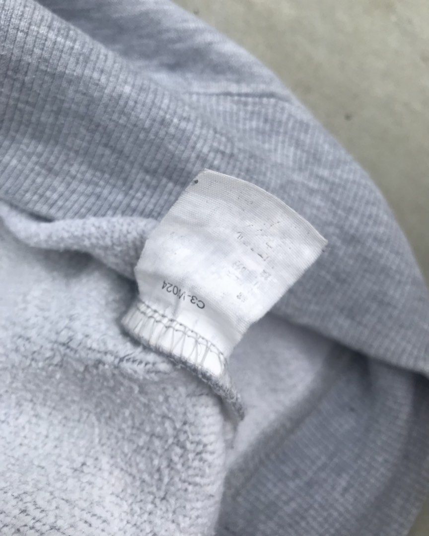 Champion Sweatshirt Gray (Category: Coats, Jackets and Outerwear) located in Calamba. Submitted by lyrons.wardrobe (Listing ID 1460804776, Image 3). Description: Xl on tag 23x26 9/10.