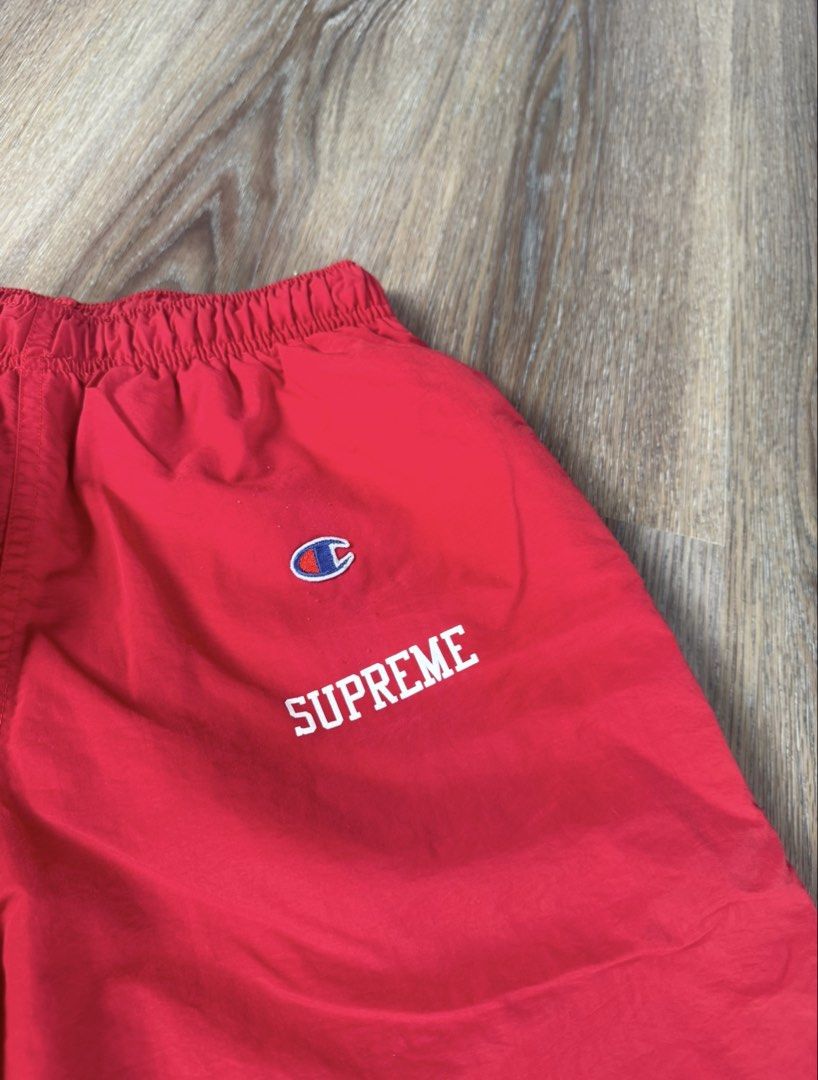 CHAMPION X SUPREME JOGGER PANTA (Category: Joggers) located in Cavite. Submitted by ayr3s (Listing ID 1460890432, Image 3). Description: HONEST ISSUE: MINIMAL FADES SA LOGO NG CHAMPION COLOR RATE: 9/10 SIZE: Medium W:30-32 L35.5 HEM 7.