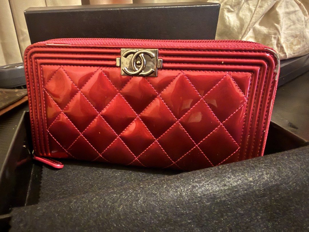 Chanel (Category: Luxury Bags & Wallets) located in Quezon City. Submitted by lineprelove23 (Listing ID 1460849738, Image 3). Description: Original Chanel Wallet with Box.