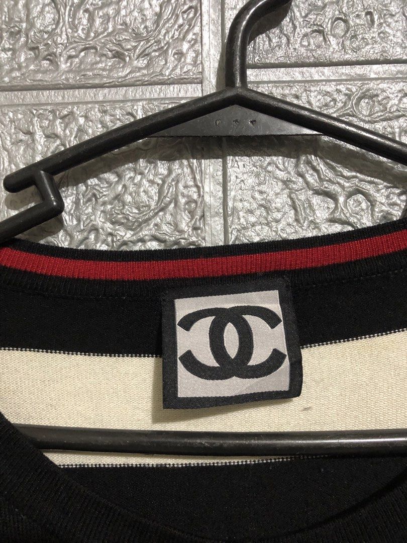 Chanel (Category: Longsleeves) located in Manila. Submitted by raremountain00 (Listing ID 1460904520, Image 3). Description: Authentic Excellent condition Size Medium Women.