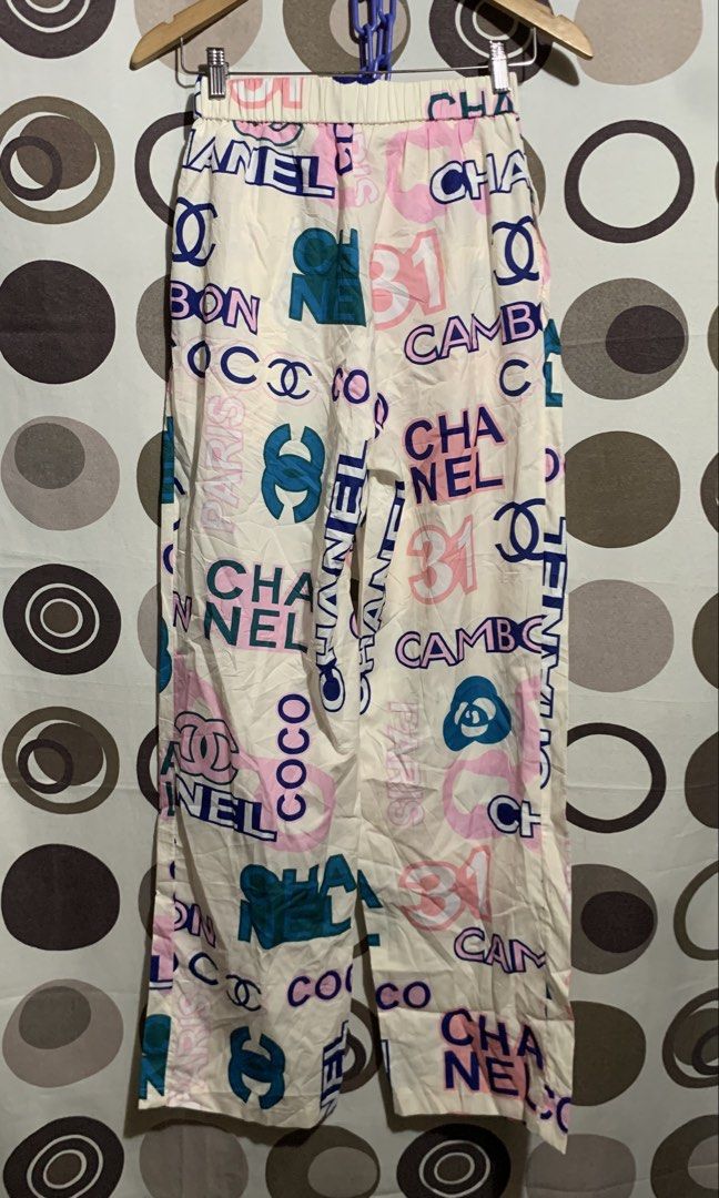 CHANEL 31 RUE CAMBON TROUSER (Category: Other Bottoms) located in Manila. Submitted by dglnarchivefinds (Listing ID 1460908173, Image 2). Description: 26-29 waistline 39 length Fresh from bale Asnew condition Working zipper .