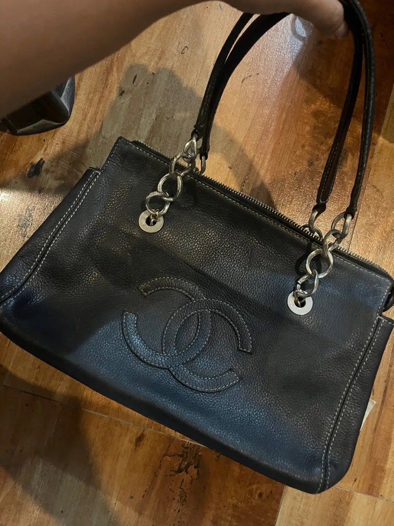 Chanel Caviar Leather Shoulder Tote (Black) (Category: Shoulder Bags) located in Abucay. Submitted by chxzifinds (Listing ID 1460891387, Image 1). Description: dm me for more details 🤗 🚚: - J&T - Lalamove Payment Method: Gcash.