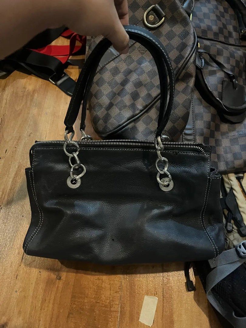 Chanel Caviar Leather Shoulder Tote (Black) (Category: Shoulder Bags) located in Abucay. Submitted by chxzifinds (Listing ID 1460891387, Image 2). Description: dm me for more details 🤗 🚚: - J&T - Lalamove Payment Method: Gcash.