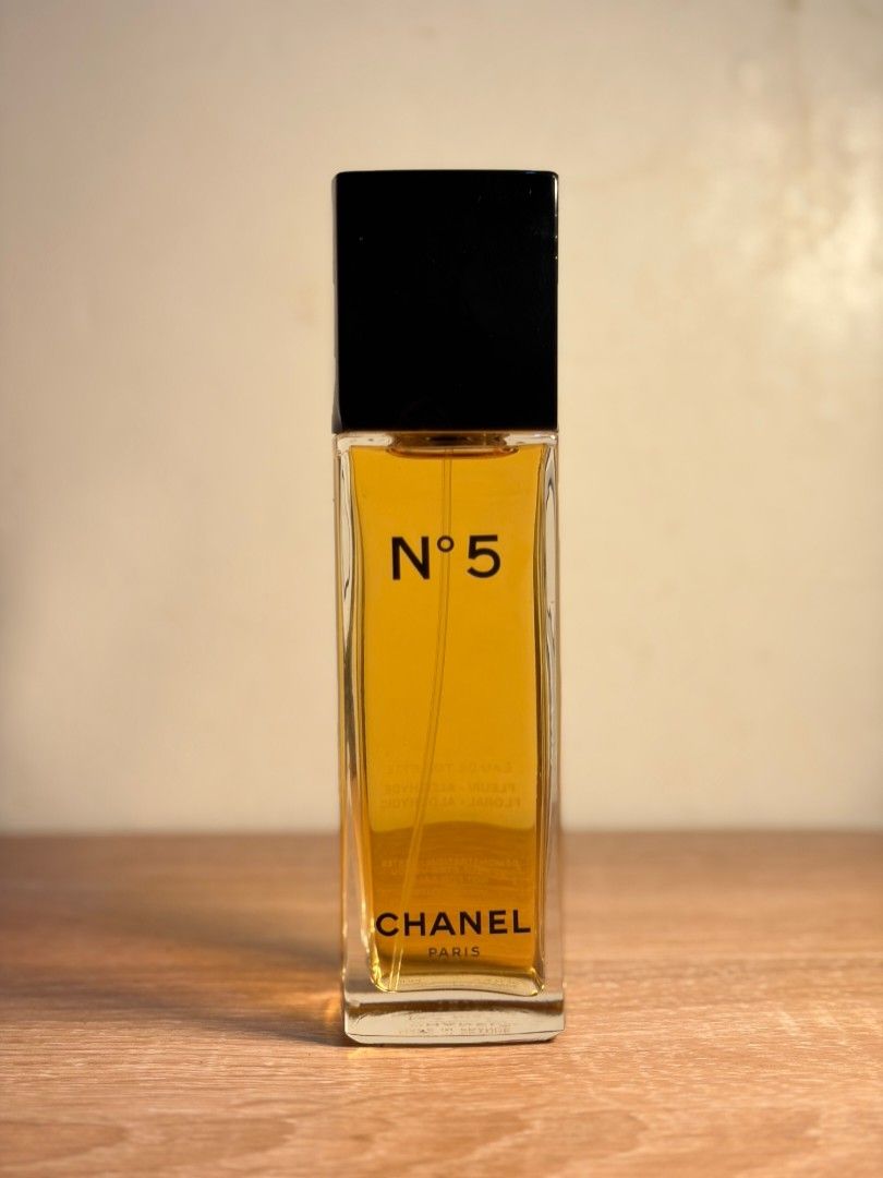 Chanel No 5 100ml (Category: Fragrance & Deodorants) located in Abucay. Submitted by madamvcloset (Listing ID 1460821746, Image 1). Description: 100ml authentic pm for more photos.