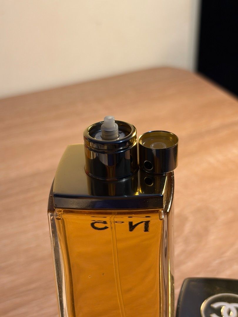 Chanel No 5 100ml (Category: Fragrance & Deodorants) located in Abucay. Submitted by madamvcloset (Listing ID 1460821746, Image 2). Description: 100ml authentic pm for more photos.