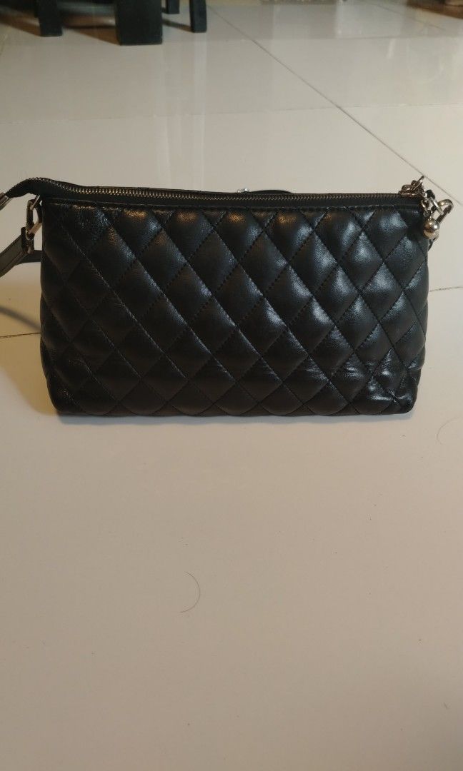 Chanel sling (Category: Luxury Bags & Wallets) located in Dasmarinas. Submitted by sherylrep18568 (Listing ID 1460724249, Image 3). Description: excellent condition medium kasya wallet at cp no issue.