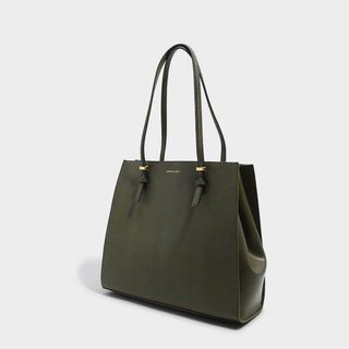 (Category: ) located in . Submitted by yourclosetmy (Listing ID 1460864312, Image 1). Description: .