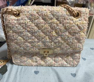 (Category: ) located in . Submitted by charlottescart (Listing ID 1460885426, Image 1). Description: .