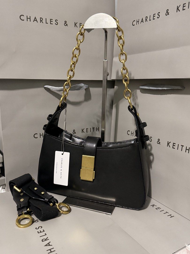 Charles&keith chain handle shoulder bag (Category: Cross-body Bags) located in Cavite. Submitted by miksycrls (Listing ID 1460739095, Image 1). Description: 📌REMINDER PLS READ BELOW ⬇️ ✨INCLUSION✨ 🔗TAG&DUSTBAG,CNKPLASTIC 🔗WHAT YOU SEE IS WHAT YOU GET 🔗manage your expectations items are MPO | Mall Pull Out 📩 TO ORDER / ASK DETAILS: Send me a private message! +60paperbag 💸:GCASHH/GOTYMEE 📍:IMUSCAVITE 🚚:SCO|SPX EXPRESS SF ONLY📦 OTHER COURIE
