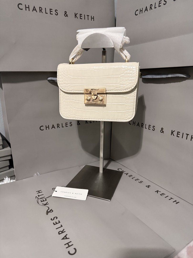 Charles&keith croc effect crossbody bag (Category: Cross-body Bags) located in Cavite. Submitted by miksycrls (Listing ID 1460731090, Image 1). Description: 📌REMINDER PLS READ BELOW ⬇️ ✨INCLUSION✨ 🔗TAG&DUSTBAG,CNKPLASTIC 🔗WHAT YOU SEE IS WHAT YOU GET 🔗manage your expectations items are MPO | Mall Pull Out 📩 TO ORDER / ASK DETAILS: Send me a private message! +60paperbag 💸:GCASHH/GOTYMEE 📍:IMUSCAVITE 🚚:SCO|SPX EXPRESS SF ONLY📦 OTHER COURIE