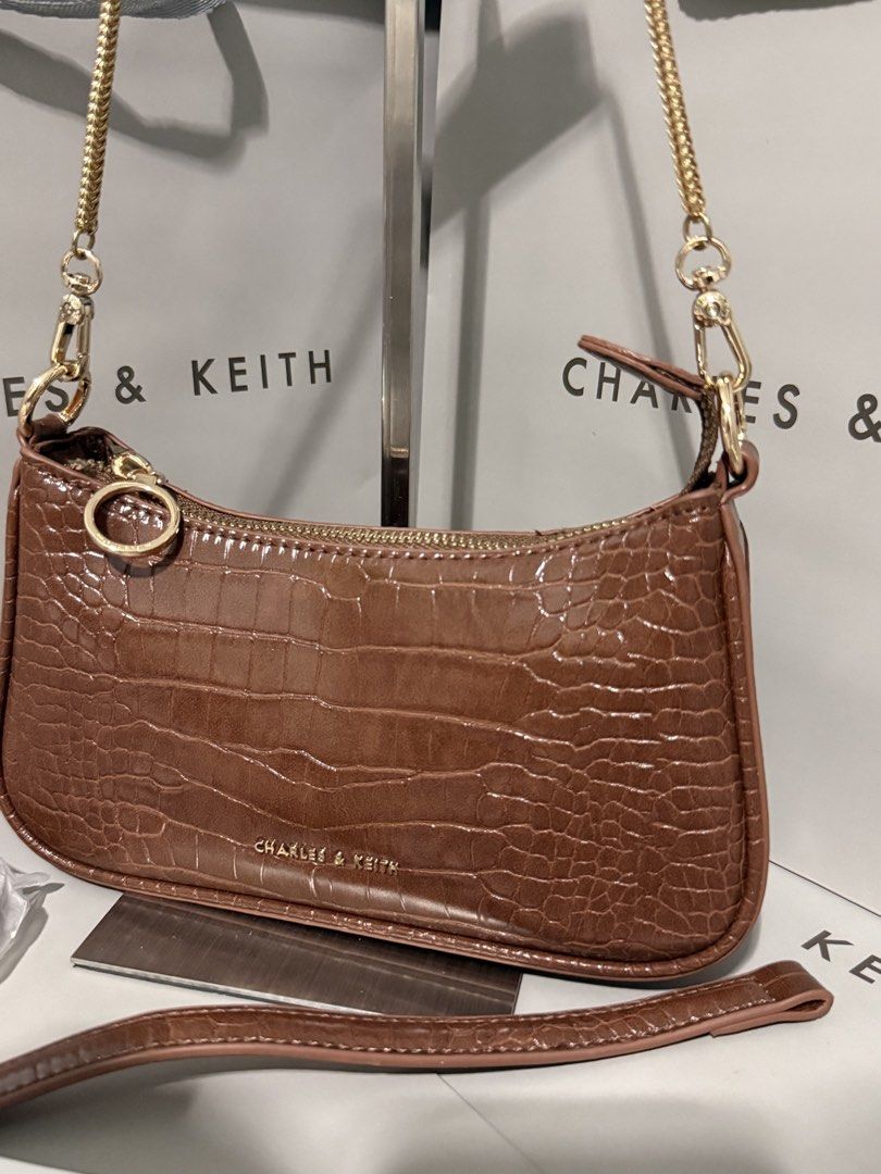 Charles&keith elspeth croc shoulder bag (Category: Cross-body Bags) located in Cavite. Submitted by miksycrls (Listing ID 1460739956, Image 2). Description: 📌REMINDER PLS READ BELOW ⬇️ ✨INCLUSION✨ 🔗TAG&DUSTBAG,CNKPLASTIC 🔗WHAT YOU SEE IS WHAT YOU GET 🔗manage your expectations items are MPO | Mall Pull Out 📩 TO ORDER / ASK DETAILS: Send me a private message! +60paperbag 💸:GCASHH/GOTYMEE 📍:IMUSCAVITE 🚚:SCO|SPX EXPRESS SF ONLY📦 OTHER COURIE