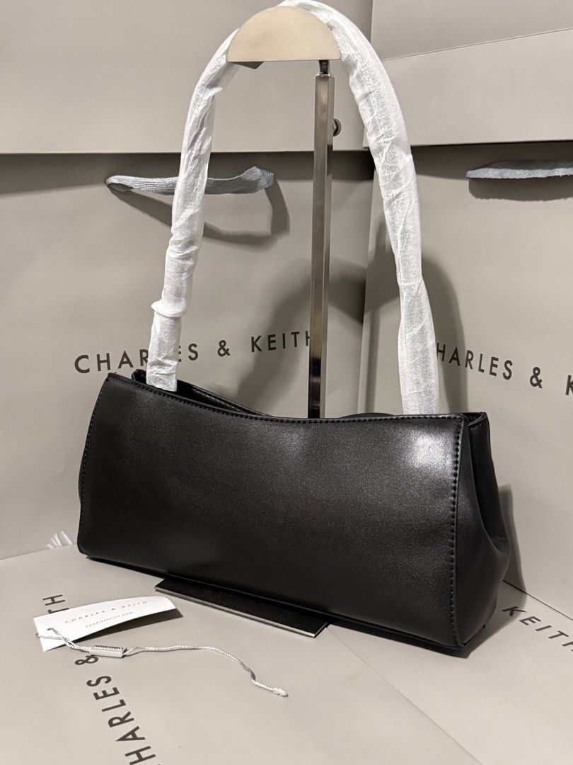 Charles&keith hazel bow shoulder bag (Category: Cross-body Bags) located in Cavite. Submitted by miksycrls (Listing ID 1460741340, Image 3). Description: 📌REMINDER PLS READ BELOW ⬇️ ✨INCLUSION✨ 🔗TAG&DUSTBAG,CNKPLASTIC 🔗WHAT YOU SEE IS WHAT YOU GET 🔗manage your expectations items are MPO | Mall Pull Out 📩 TO ORDER / ASK DETAILS: Send me a private message! +60paperbag 💸:GCASHH/GOTYMEE 📍:IMUSCAVITE 🚚:SCO|SPX EXPRESS SF ONLY📦 OTHER COURIER:�