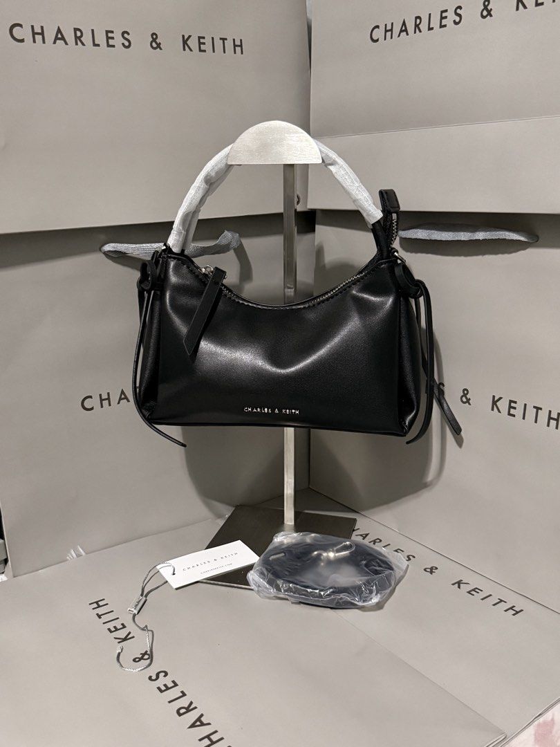 Charles&keith hazel bow top handle bag (Category: Cross-body Bags) located in Cavite. Submitted by miksycrls (Listing ID 1460737173, Image 1). Description: 📌REMINDER PLS READ BELOW ⬇️ ✨INCLUSION✨ 🔗TAG&DUSTBAG,CNKPLASTIC 🔗WHAT YOU SEE IS WHAT YOU GET 🔗manage your expectations items are MPO | Mall Pull Out 📩 TO ORDER / ASK DETAILS: Send me a private message! +60paperbag 💸:GCASHH/GOTYMEE 📍:IMUSCAVITE 🚚:SCO|SPX EXPRESS SF ONLY📦 OTHER COURIER