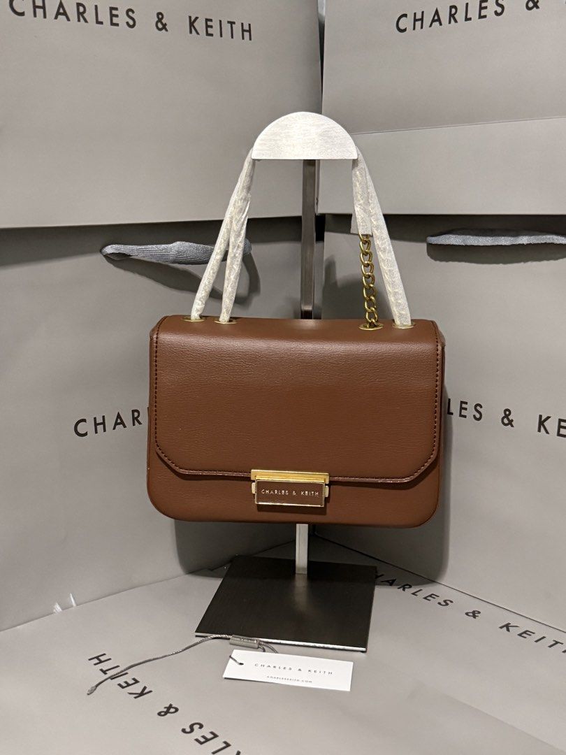 Charles&keith push lock chain strap shoulder bag chocolate brown (Category: Cross-body Bags) located in Cavite. Submitted by miksycrls (Listing ID 1460736501, Image 1). Description: 📌REMINDER PLS READ BELOW ⬇️ ✨INCLUSION✨ 🔗TAG&DUSTBAG,CNKPLASTIC 🔗WHAT YOU SEE IS WHAT YOU GET 🔗manage your expectations items are MPO | Mall Pull Out 📩 TO ORDER / ASK DETAILS: Send me a private message! +60paperbag 💸:GCASHH/GOTYMEE 📍:IMUSCAVITE 🚚:SCO|SPX EXPRE
