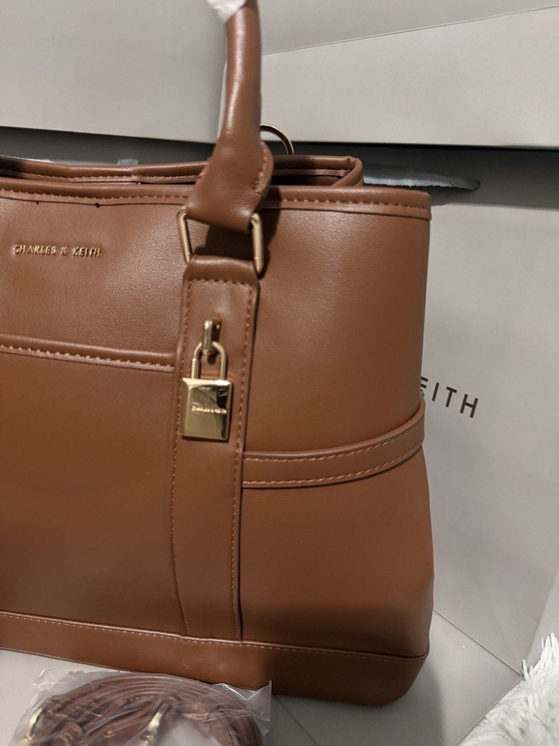 Charles&keith scottie tote bag (Category: Cross-body Bags) located in Cavite. Submitted by miksycrls (Listing ID 1460626594, Image 3). Description: 📌REMINDER PLS READ BELOW ⬇️ ✨INCLUSION✨ 🔗TAG&DUSTBAG,CNKPLASTIC 🔗WHAT YOU SEE IS WHAT YOU GET 🔗manage your expectations items are MPO | Mall Pull Out 📩 TO ORDER / ASK DETAILS: Send me a private message! +60paperbag 💸:GCASHH/GOTYMEE 📍:IMUSCAVITE 🚚:SCO|SPX EXPRESS SF ONLY📦 OTHER COURIER:🛵LALAM