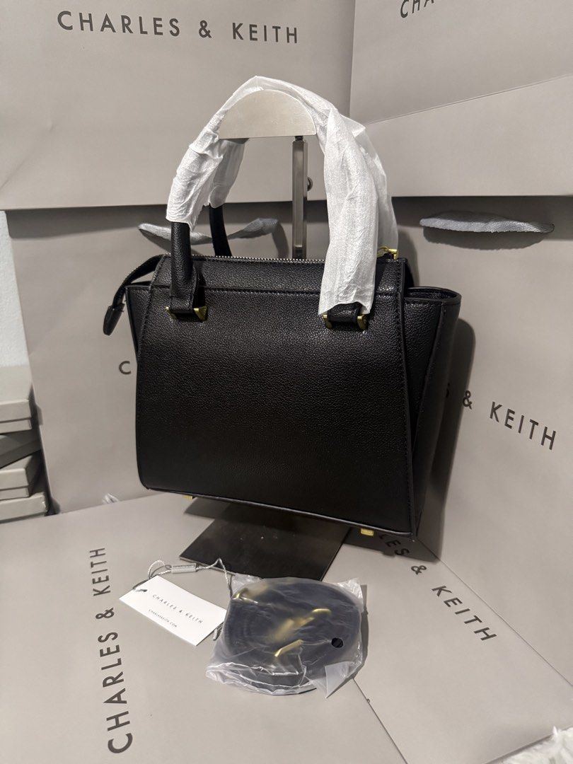 Charles&keith structured trapeze bag (Category: Cross-body Bags) located in Cavite. Submitted by miksycrls (Listing ID 1460629220, Image 3). Description: 📌REMINDER PLS READ BELOW ⬇️ ✨INCLUSION✨ 🔗TAG&DUSTBAG,CNKPLASTIC 🔗WHAT YOU SEE IS WHAT YOU GET 🔗manage your expectations items are MPO | Mall Pull Out 📩 TO ORDER / ASK DETAILS: Send me a private message! +60paperbag 💸:GCASHH/GOTYMEE 📍:IMUSCAVITE 🚚:SCO|SPX EXPRESS SF ONLY📦 OTHER COURIER:�