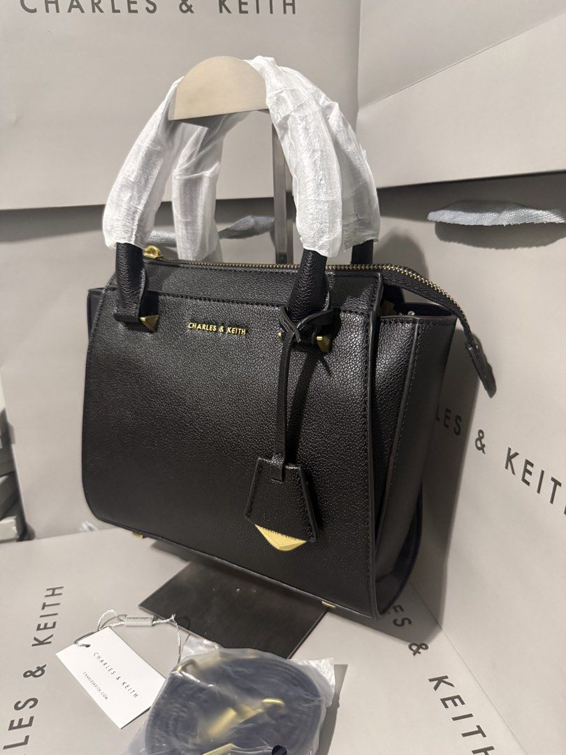 Charles&keith structured trapeze bag (Category: Cross-body Bags) located in Cavite. Submitted by miksycrls (Listing ID 1460629220, Image 2). Description: 📌REMINDER PLS READ BELOW ⬇️ ✨INCLUSION✨ 🔗TAG&DUSTBAG,CNKPLASTIC 🔗WHAT YOU SEE IS WHAT YOU GET 🔗manage your expectations items are MPO | Mall Pull Out 📩 TO ORDER / ASK DETAILS: Send me a private message! +60paperbag 💸:GCASHH/GOTYMEE 📍:IMUSCAVITE 🚚:SCO|SPX EXPRESS SF ONLY📦 OTHER COURIER:�