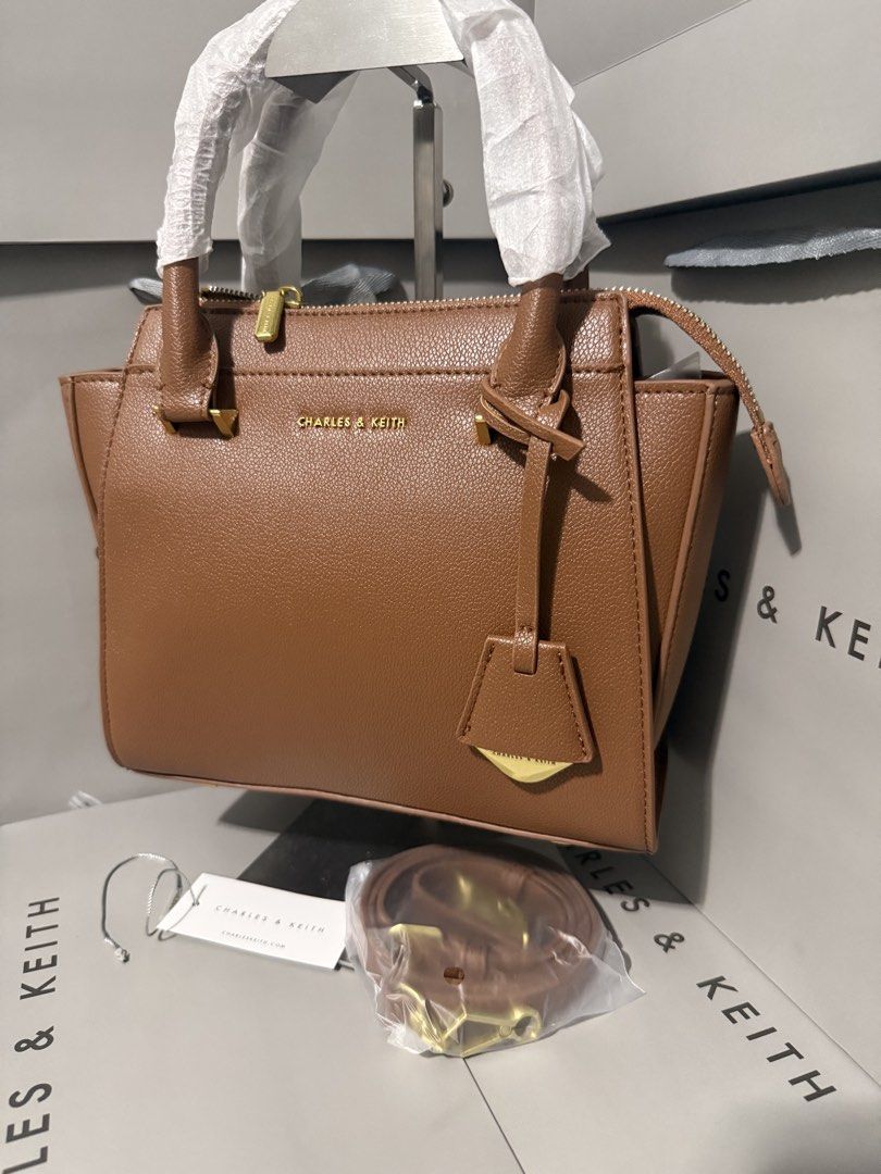 Charles&keith structured trapeze bag (Category: Cross-body Bags) located in Cavite. Submitted by miksycrls (Listing ID 1460629316, Image 2). Description: 📌REMINDER PLS READ BELOW ⬇️ ✨INCLUSION✨ 🔗TAG&DUSTBAG,CNKPLASTIC 🔗WHAT YOU SEE IS WHAT YOU GET 🔗manage your expectations items are MPO | Mall Pull Out 📩 TO ORDER / ASK DETAILS: Send me a private message! +60paperbag 💸:GCASHH/GOTYMEE 📍:IMUSCAVITE 🚚:SCO|SPX EXPRESS SF ONLY📦 OTHER COURIER:�