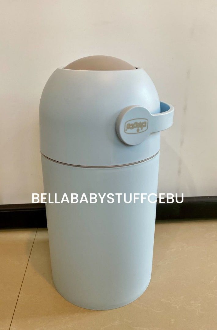 Chicco Nappy Bin Odour Free Diaper Bin (Category: Other Baby Bathing & Changing Needs) located in Cebu City. Submitted by bellababystuffcebu (Listing ID 1460715886, Image 2). Description: Chicco Nappy Bin Odour Free Diaper Bin Preloved in Very Like New Condition SRP: 2999 Selling Low Please see video for reference https://fb.watch/v/1C8G5BRsDv/? Large capacity: up to 25 nappies Can be used with standard bin liners Easy to use No additional cost f