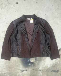 (Category: ) located in . Submitted by lyrons.wardrobe (Listing ID 1460808438, Image 1). Description: .
