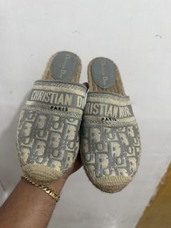 (Category: ) located in . Submitted by thriftshoesapparatus (Listing ID 1460867347, Image 1). Description: .