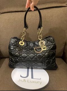 (Category: ) located in . Submitted by jnjsluxury (Listing ID 1460773081, Image 1). Description: .